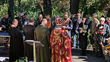 “На Аскольдовій могилі поховали їх” “На Аскольдовій могилі поховали їх”